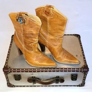 Womens Distressed Western Boots